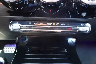 Mercedes-Benz Classe A 250 AMG Line — Sportivité et technologie pour citadin dynamique — Miniature 16