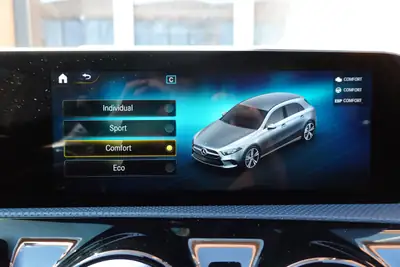 Mercedes-Benz Classe A 250 AMG Line — Sportivité et technologie pour citadin dynamique — Miniature 19