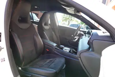 Mercedes-Benz Classe A 250 AMG Line — Sportivité et technologie pour citadin dynamique — Miniature 24