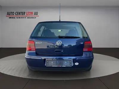 VW Golf 1.6 16V — Berline fiable des années 2000, climatisation, sans accident — tableau de bord