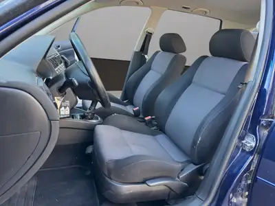 VW Golf 1.6 16V — Berline fiable des années 2000, climatisation, sans accident — Miniature 9