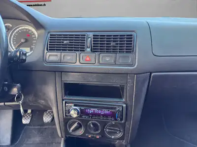 VW Golf 1.6 16V — Berline fiable des années 2000, climatisation, sans accident — Miniature 15