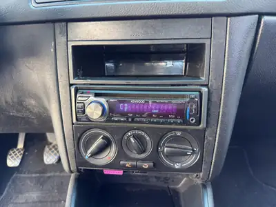 VW Golf 1.6 16V — Berline fiable des années 2000, climatisation, sans accident — Miniature 16
