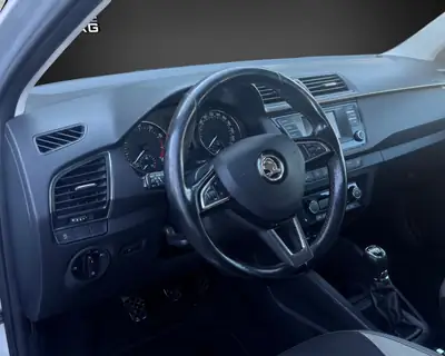 Skoda Fabia 1.2 TSI Ambition — Citadine fiable, révision faite et contrôle technique OK — Miniature 8