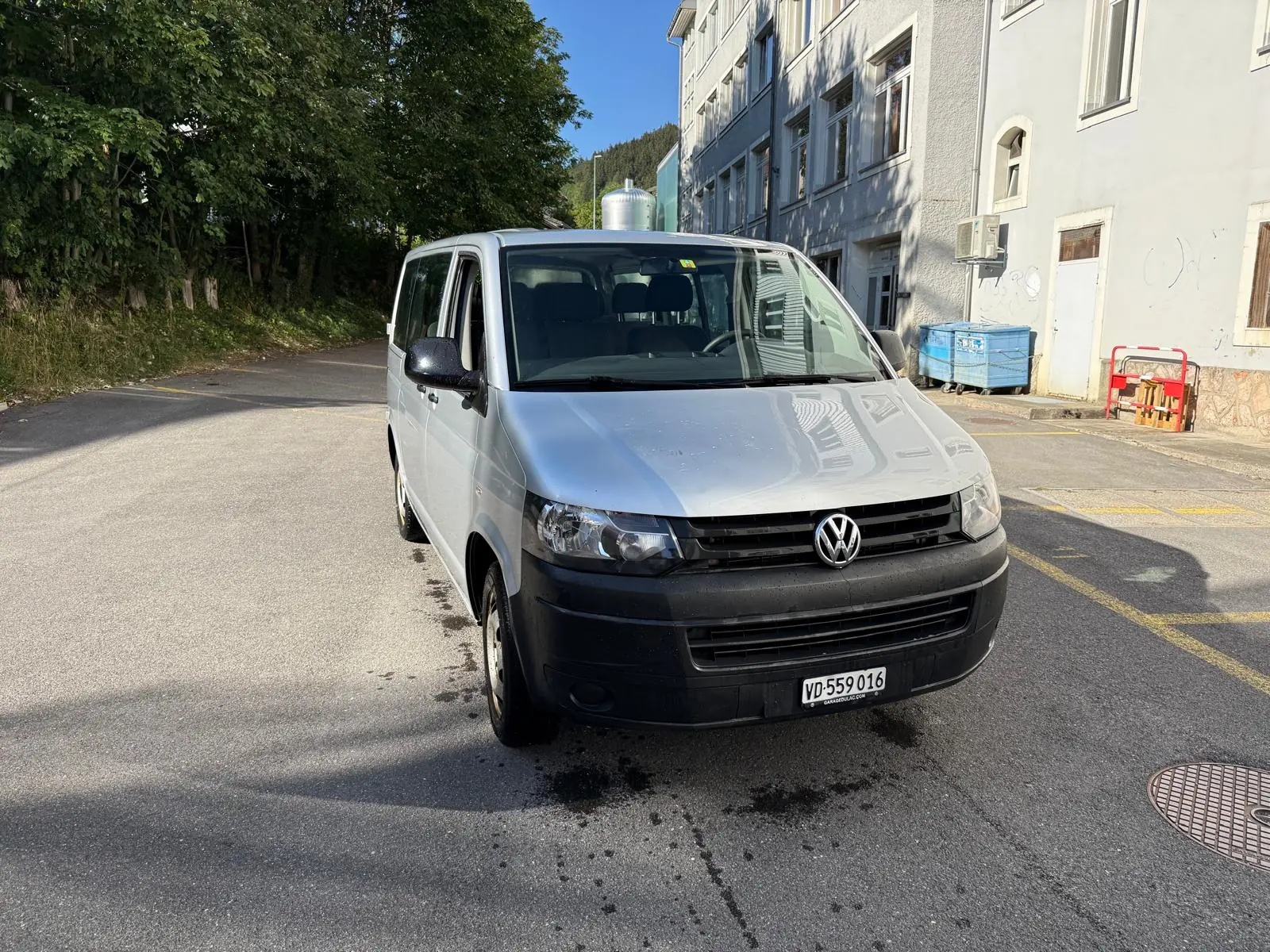VW T5 — Monospace 9 places, boîte auto, diesel fiable — Außenansicht