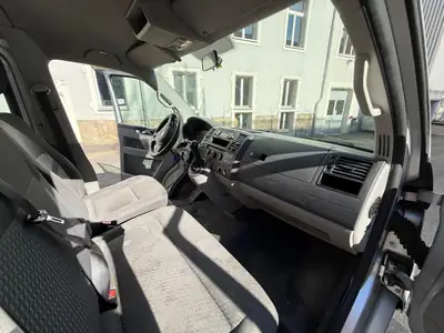 VW T5 — Monospace 9 places, boîte auto, diesel fiable — Detail