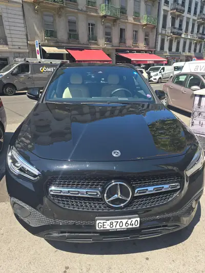 Mercedes-Benz GLA 200 AMG Line — SUV compact premium, 39 800 km seulement — détail