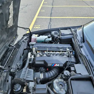 BMW M5 1989 — Berline de prestige, motorisation 315 ch, histoire automobile — détail
