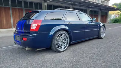 Chrysler 300C 5.7 V8 HEMI — Berline musclée americana, 78'000 km seulement — fianco