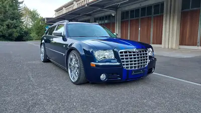Chrysler 300C 5.7 V8 HEMI — Berline musclée americana, 78'000 km seulement — vista esterna