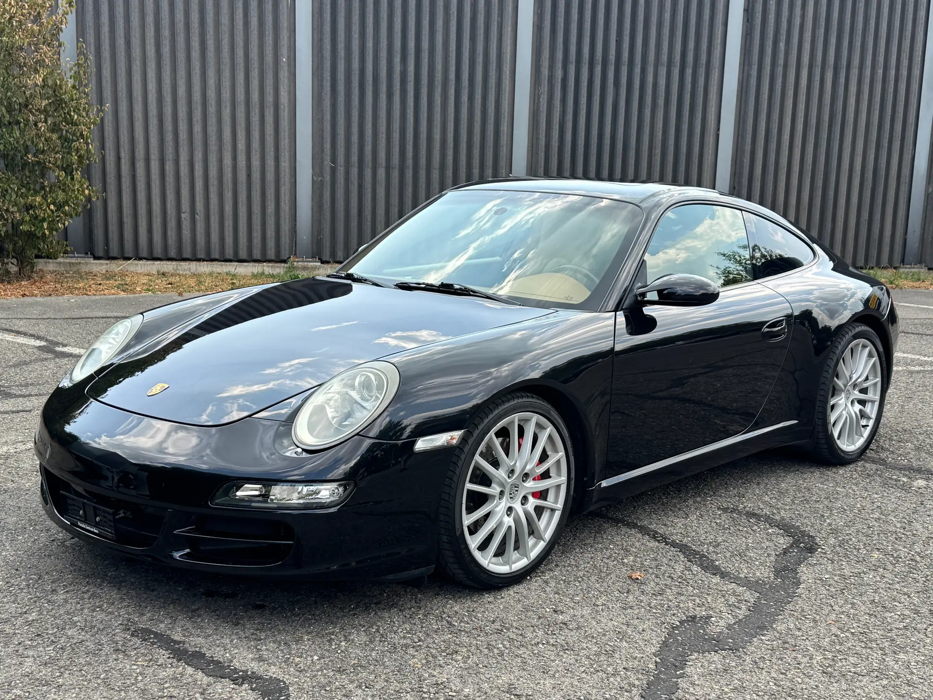 Porsche 911 Carrera S 3.8 2005 — Coupé sportif d'exception, mécanique irréprochable — vue extérieure