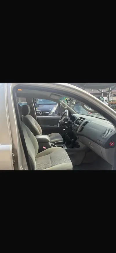 Toyota HI-LUX 2008 — Pickup robuste 4x4, moteur diesel fiable — Heckansicht