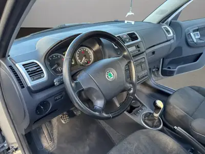 Skoda Fabia 1.6 Ambiente — Break pratique, entretien à jour, sans sinistre — Miniature 10