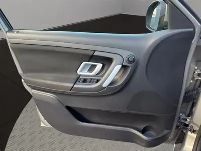 Skoda Fabia 1.6 Ambiente — Break pratique, entretien à jour, sans sinistre — Miniature 12