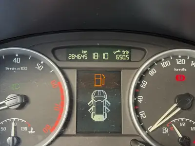 Skoda Fabia 1.6 Ambiente — Break pratique, entretien à jour, sans sinistre — Miniature 11