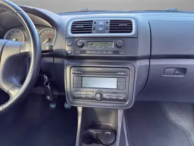 Skoda Fabia 1.6 Ambiente — Break pratique, entretien à jour, sans sinistre — Miniature 15