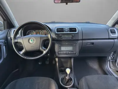 Skoda Fabia 1.6 Ambiente — Break pratique, entretien à jour, sans sinistre — Miniature 14