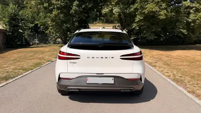 Genesis GV60 Dual Motor Sport AWD — SUV électrique haute performance, 27 500 km — Heckansicht