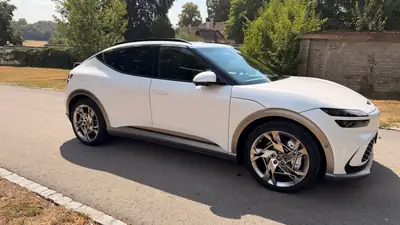 Genesis GV60 Dual Motor Sport AWD — SUV électrique haute performance, 27 500 km — Armaturenbrett
