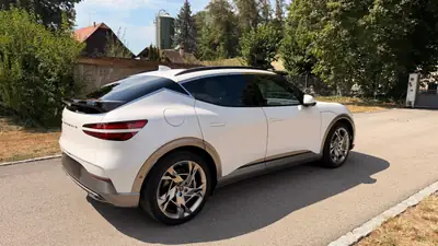Genesis GV60 Dual Motor Sport AWD — SUV électrique haute performance, 27 500 km — Innenraum