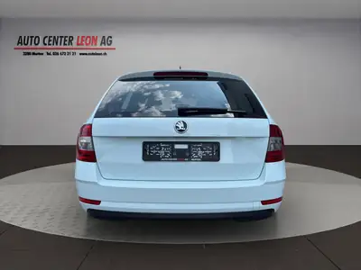 Skoda Octavia Combi 1.6 TDI — Monospace diesel fiable, équipé et sans sinistre — tableau de bord
