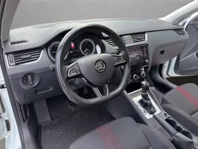 Skoda Octavia Combi 1.6 TDI — Monospace diesel fiable, équipé et sans sinistre — Miniature 10