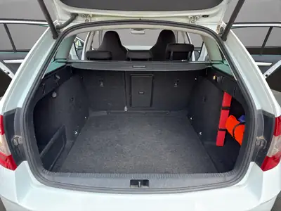Skoda Octavia Combi 1.6 TDI — Monospace diesel fiable, équipé et sans sinistre — Miniature 19