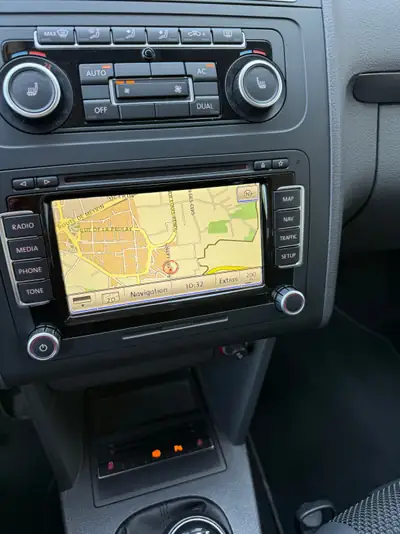 VW Touran 1.4 TSI Comfortline — Monospace familial 7 places, entretien AMAG complet — Miniature 9