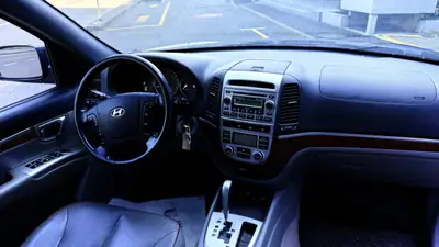 Hyundai Santa Fe 2.7 V6 Style 4WD — SUV 7 places robuste, sans accident — Miniature 9
