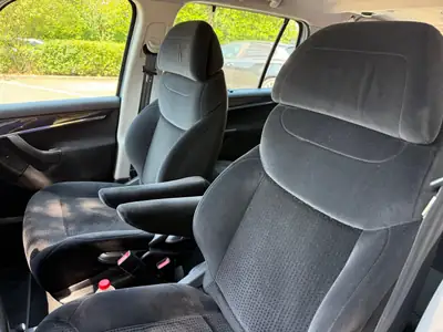 Citroën Grand C4 Picasso 2.0 HDI — Monospace 7 places fiable, diesel économique — Miniature 11