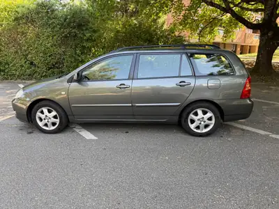 Toyota Corolla Wagon 1.6 Linea Sol — Familiale robuste, moteur fiable et entretien suivi — Miniature 7