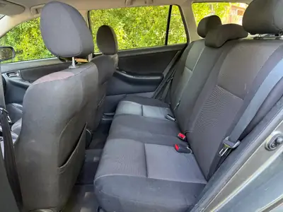 Toyota Corolla Wagon 1.6 Linea Sol — Familiale robuste, moteur fiable et entretien suivi — Miniature 12