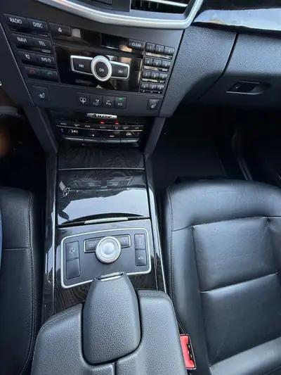Mercedes-Benz E 300 CGI BlueEfficiency — Berline premium 4Matic, motorisation 252 ch — Miniature 12