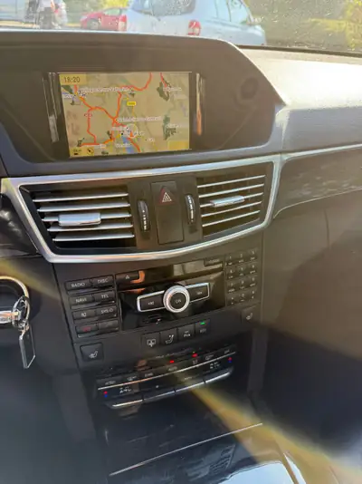 Mercedes-Benz E 300 CGI BlueEfficiency — Berline premium 4Matic, motorisation 252 ch — Miniature 13