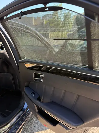Mercedes-Benz E 300 CGI BlueEfficiency — Berline premium 4Matic, motorisation 252 ch — Miniature 17