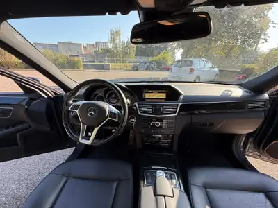 Mercedes-Benz E 300 CGI BlueEfficiency — Berline premium 4Matic, motorisation 252 ch — Miniature 21