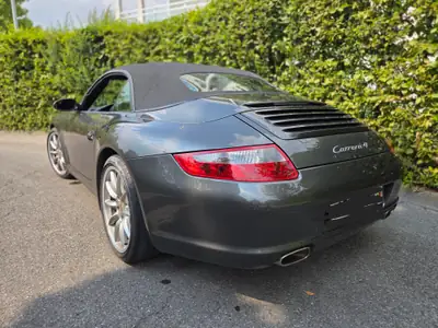 Porsche 911 3.6 Carrera 4 — Cabriolet légendaire, 57'150 km, toit ouvert — côté