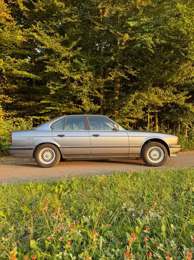 BMW 525 — Berline de prestige 1989, moteur révisionné, occasion fiable — arrière