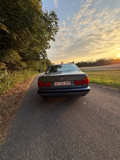 BMW 525 — Berline de prestige 1989, moteur révisionné, occasion fiable — tableau de bord