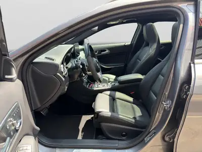 Mercedes-Benz GLA 45 AMG 4Matic — Performance urbaine et polyvalence SUV — Miniature 9