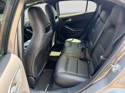 Mercedes-Benz GLA 45 AMG 4Matic — Performance urbaine et polyvalence SUV — Miniature 11