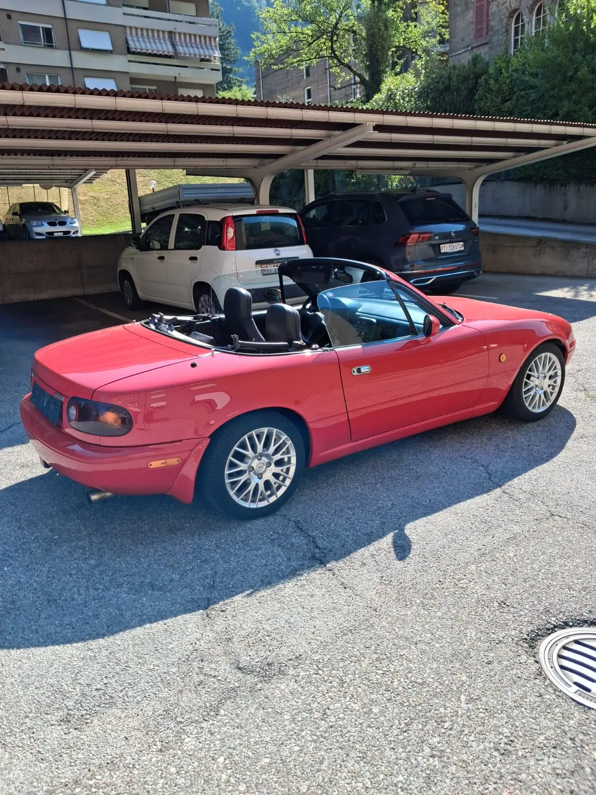 Mazda MX-5 1993 — Le roadster emblématique, authentique et joueur — vue extérieure