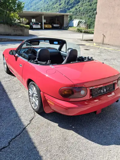 Mazda MX-5 1993 — Le roadster emblématique, authentique et joueur — arrière