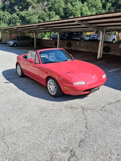 Mazda MX-5 1993 — Le roadster emblématique, authentique et joueur — côté