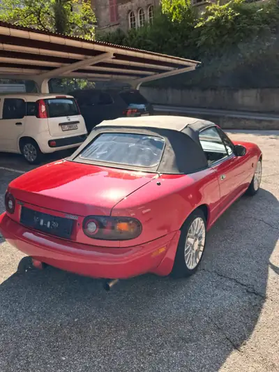 Mazda MX-5 1993 — Le roadster emblématique, authentique et joueur — intérieur