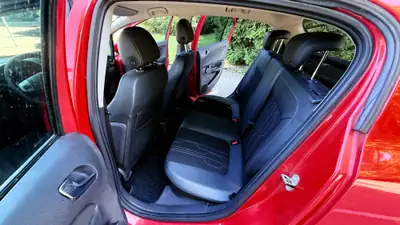 Opel Corsa 1.4 TP Color Edition — Citadine pétillante, rouge métallisé, 120 000 km — Miniature 12