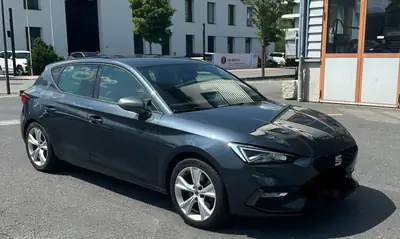 SEAT Leon 1.5 eTSI 150 Hola — Breaks hybride mild, 42 500 km, design anthracite — Außenansicht