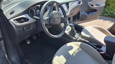 Opel Astra 1.4 T 150 ch — Berline dynamique, 37 000 km seulement — détail