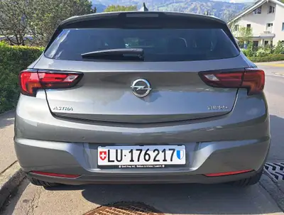 Opel Astra 1.4 T 150 ch — Berline dynamique, 37 000 km seulement — intérieur