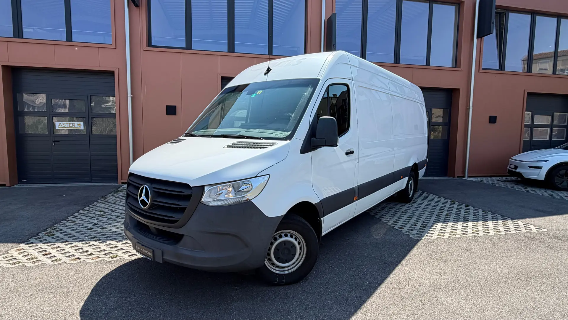 Mercedes-Benz Sprinter 316 CDI Lang — Utilitaire fiable, équipements premium, 141'490 km